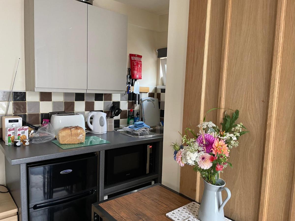Auntie Bett'S - Cosy Double Ensuite Room With Mini Kitchen Kingsbridge  Extérieur photo
