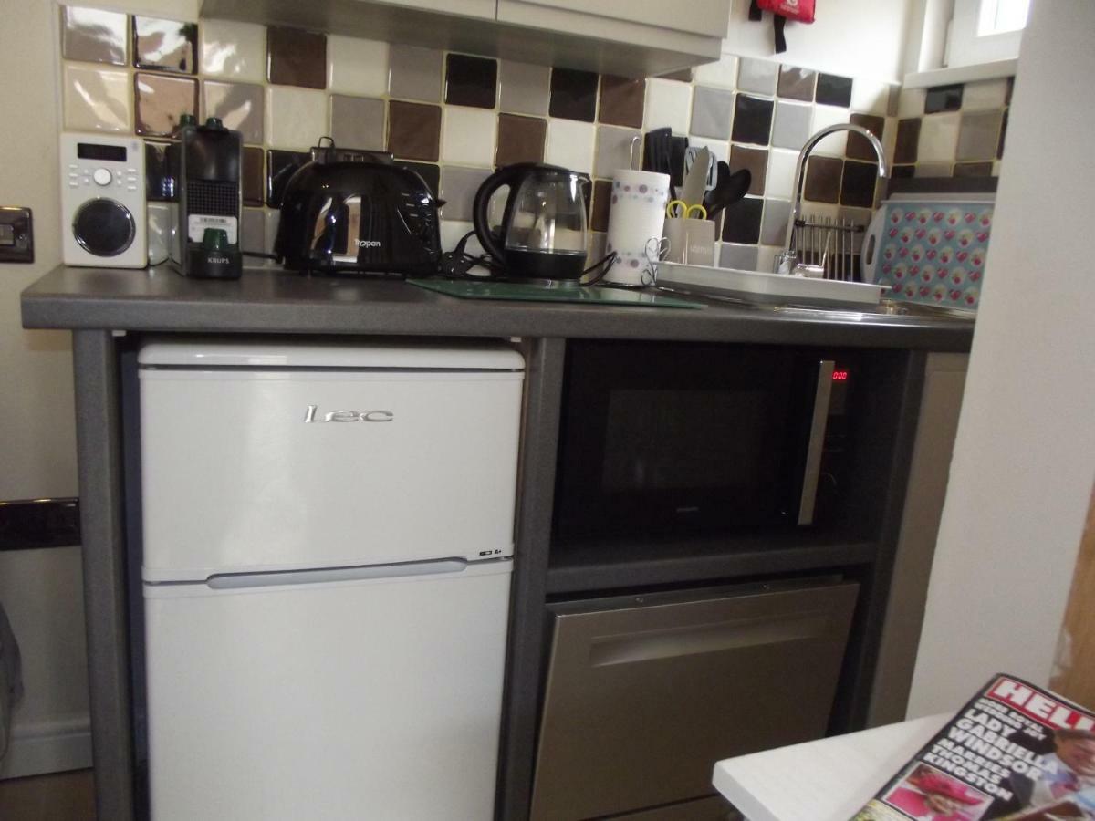Auntie Bett'S - Cosy Double Ensuite Room With Mini Kitchen Kingsbridge  Extérieur photo